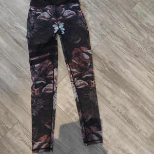 Träningsbyxor stl M - Träningsbyxor stl M  100kr