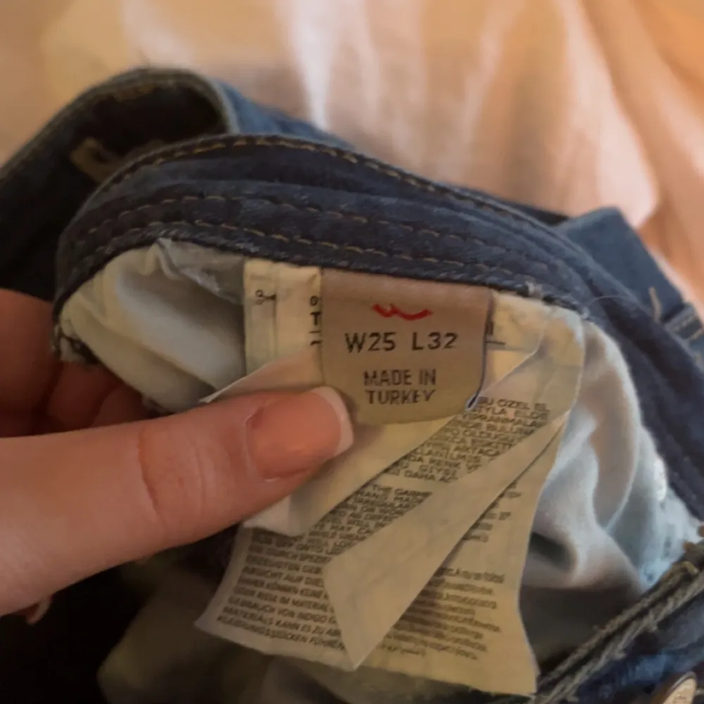 Säljer mina sjukt snygga Ltb jeans pga att jag har ett par nästan likadana som jag änvänder mer. Använt 7-8 gånger men har super fint skick. Contakta mig vid intresse och frågor. Tryck ej på köp nu!❤️❤️. Jeans & Byxor.