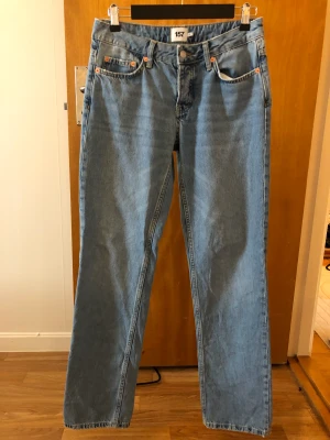 Jeans stl S - Jeans från Lager 157 i fint skick. Storlek S. Baggie i modell.