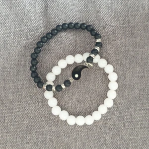 Armbands duo  - Handgjorda armband 1 för 15kr eller båda för 25kr 🖤🤍
