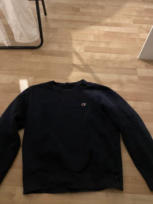 Champion tröja! - En mörkblå Champion tröja! Sällan använd.
