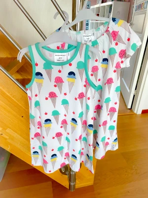 Klänningar geggamoja  - Två nya sommarklänningar stl 98/104 med märket geggamoja.