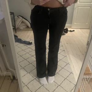 Lågmidjade jeans - Lågmidjade jeans från hm, aldrig använda. 