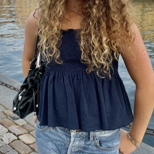 Topp - Kommer tyvärr inte till användning längre. Köpt på shein för två år sedan och har inte kommit till användning ofta så fint skick:)