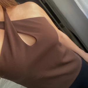 Linne - Fin brun topp från h&m, endast använd 1-2 gånger. 