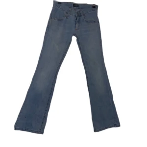 Boosley jeans - Aldrig använda, köpte fel storlek. Midjemått:66 Innerbenslägden:80