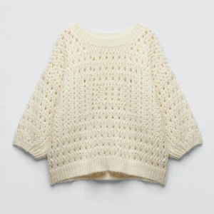 Stickad tröja  - Stickad tröja från zara i jättebra skick! 😊jag köpte den för 359kr. 