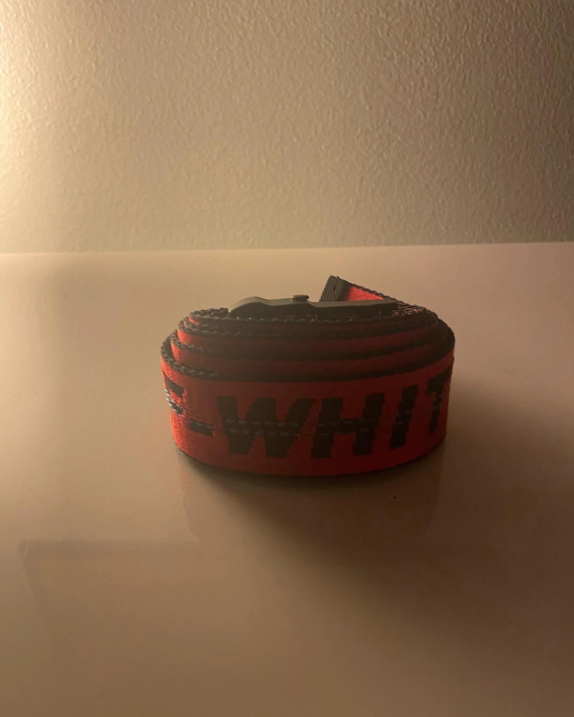 Off white bältet