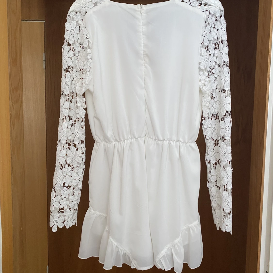 Vit jumpsuit med V-ringning - 90