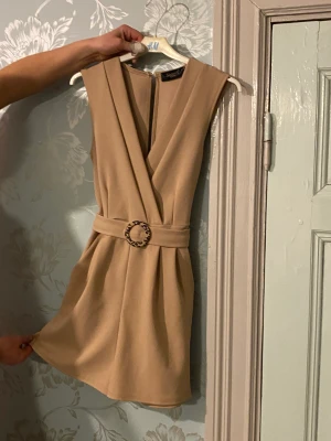 Beige dress  - Endast provad 