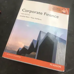 Kurslitteratur i Corporate Finance. Third Edition/Upplaga 3, skriven av Jonathan Berk och Peter DeMarzo, ISBN 9780273792024 .   Bra skick. Köpare står för frakt😊