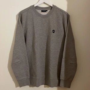 J.Lindeberg sweatshirt  - Sweatshirt, 100%bomull. Ledig passform. Oanvänd. 
