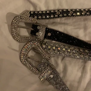 Rhinestone bälte - Två styckna rhinestone bälten i 44inch. 600kr/st eller båda för 900