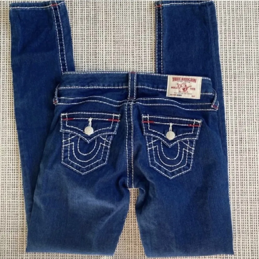 Säljer dessa true religion jeans då dom blivit för tighta för mig! Bra skick och använda fåtal gånger . Jeans & Byxor.