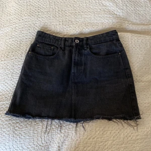 Svart jeanskjol  - Inga defekter 🖤