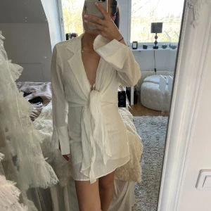 Klänning - Klänning från Lojsan Wallin X nakd! Helt oanvänd, prislapp kvar💕storlek 32 men större i storleken! frakt tillkommer