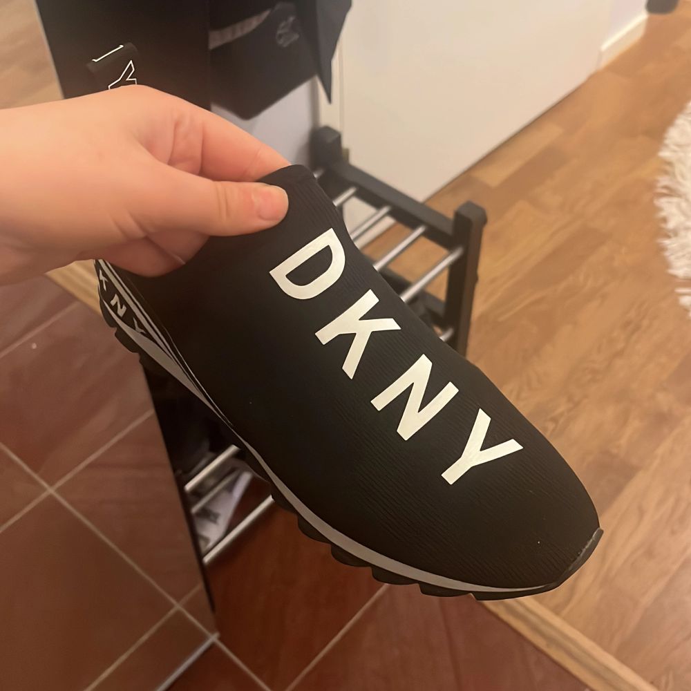 Svart DKNY skor - Plick Second Hand