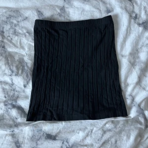 Kjol från Shein - Vanlig svart, väldigt kort kjol från Shein