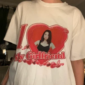 mitski t-shirt - oversized t-shirt med mitski på!! trycket säger sig självt 🙏🙏🙏