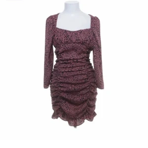 Zaraklänning - Så snygg klänning från zara som inte kommer till användning 💗