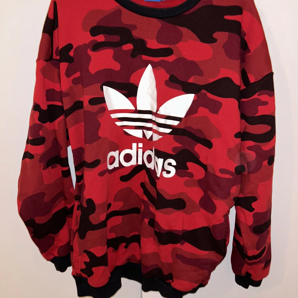Red camo Adidas sweater with pockets . Hoodies.