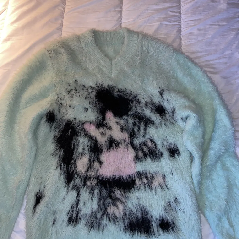 selling a sample of racer worldwide Furry Cat Sweater Green color 10/10 never worn For additional info or bidding text me. Stickat.