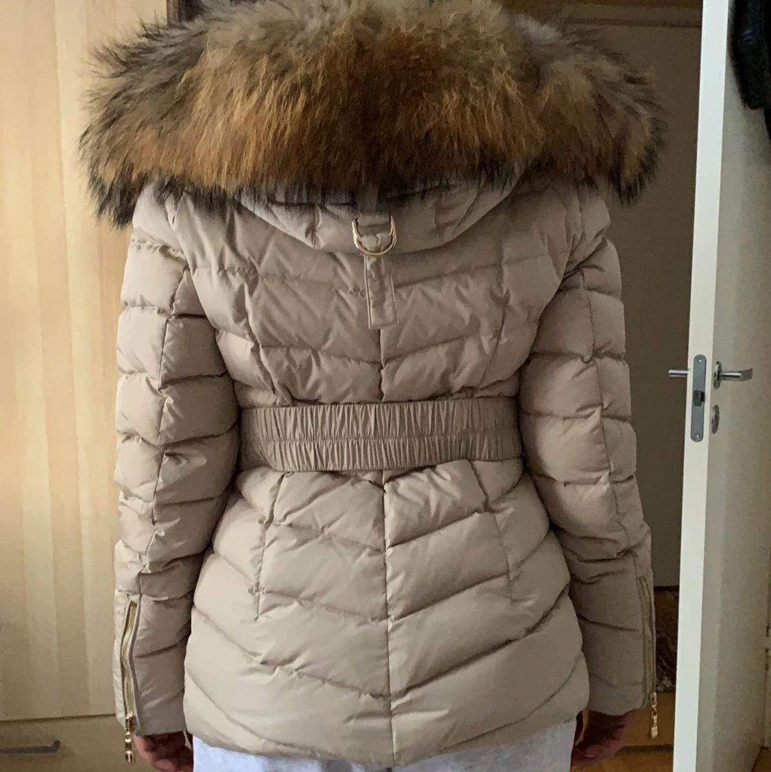 Oanvänd helt ny Hollies dunjacka! I märket Mont Blanc  - 90