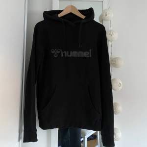 Snygg hoddie ifrån Hummel🤍