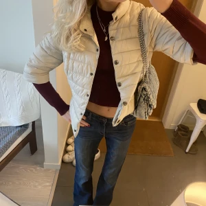 Kortärmad jacka  - Så sjukt snygg kortärmad jacka, passar till allt och är verkligen helt perfekt!!❤️