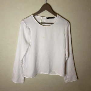 Fin blus från Bikbok Strl. XS - Inga skavanker. Mer än att den behöver tvättas.