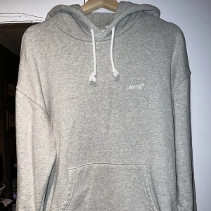 Levis hoodie  - Mycket fint skick. 9/10