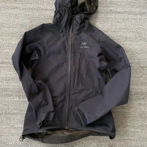 Arcteryx jacka - Arcteryx jacka i fint skick, size s dam! Se sista bilden för passform, modell är 167