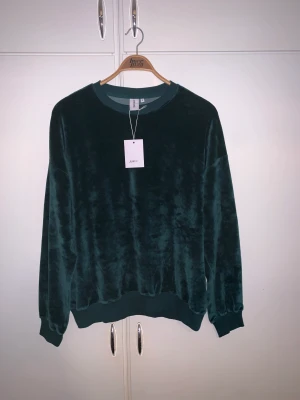 JUNKYARD SWEATSHIRT - En väldigt fin sweatshirt från JunkYard. Helt ny!