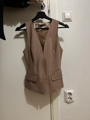 Väst/topp Zara - Aldrig använd!