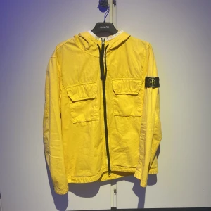 Stone Island Compass Jacka (Tar emot Byten) - Säljer nu min Stone Island Compass Jacket  Storlek Medium Allt og kvar (”Jack skyddet”)  Retursedel och kvittot ingår  Säljer för 3500kr kan gå ner i pris tar även emot byten  Nypris 10k Kan mötas i Karlskoga/Degerfors/Örebro Men postar även för 66kr 