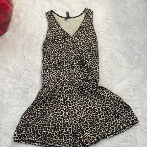 Fin byxdress - En fin byxdress som inte kommer till använding. shorts nedtill