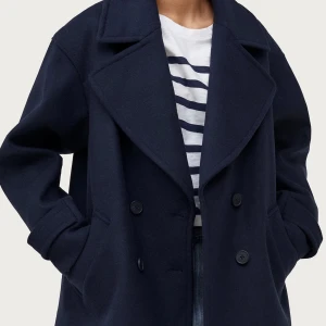 Kappa - Säljer denna supersnygga och trendiga kappa som är slut i lager!! Orginalpris 799kr. ⚡️Kan tänka mig att byta mot mindre storlek också💗💗