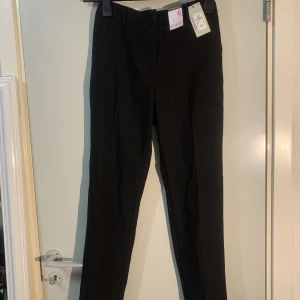 Svarta kostymbyxor  - Nya kostymbyxor från Primark. Slim, Regular