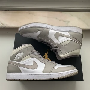 JORDAN 1 LINEN - Helt nya jordan 1 Linen  Köpta från kicksNstuff för 3200kr Säljer dem för 2900kr men pris kan sänkas vid snabbköp, storlek 46