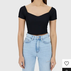 Ny topp! - Fin topp från Stradivarius! Helt ny med prislappen kvar. Köparen står för frakten🥰