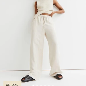 Linnebyxor HM - Råka köpa dubbletter S och har ett par i Xs! De är helt slutsålda i alla storlekar och är så fina. Observera att prislappen finns kvar😊Direktpris - 400kr. Först till kvarn:)💓