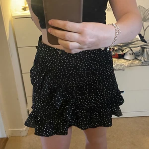 Kjol - Fin kjol i storlek M, inte mycket använd, 60kr frakt tillkommer på 52kr💙🌞