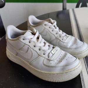 Nike air force 37.5 - Säljer mina älsklingar som jag har tröttnat på. Använda men i bra skick ☺️
