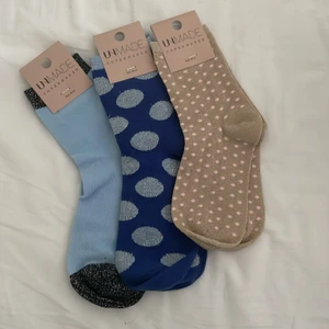 Fina strumpor - Tre par fina strumpor, helt oanvända. 1 par 20kr, 2 par 35kr o alla tre för 45 kr