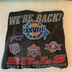 Vintage sweatshirt  - Superfint cool vintage sweatshirt från beyond retro, superfin tryck tyvärr är det en liten fläck nedanför märket! Skriv privat för fler bilder! Finns ingen stolek på den men den är oversize på mig som normalt har S/M