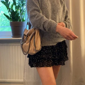 Kjol - Säljer min fina zara kjol. Kontakta för fler bilder❤️