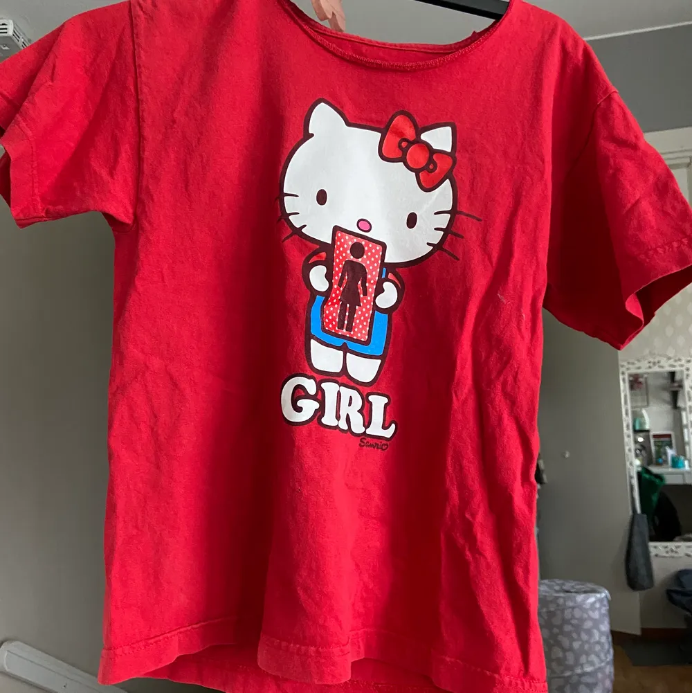 Hello Kitty t shirt! Storlek M . T-shirts.