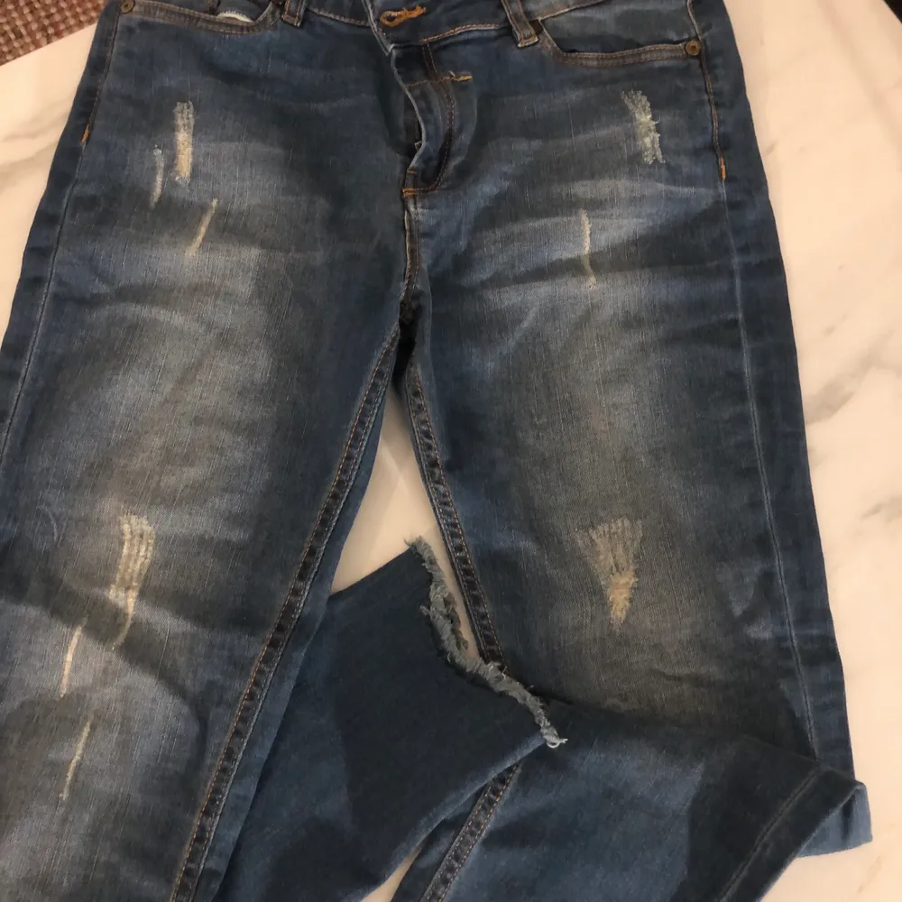 Aldrig använd jeans i storlek 38, var tyvärr för tajta. Jeans & Byxor.
