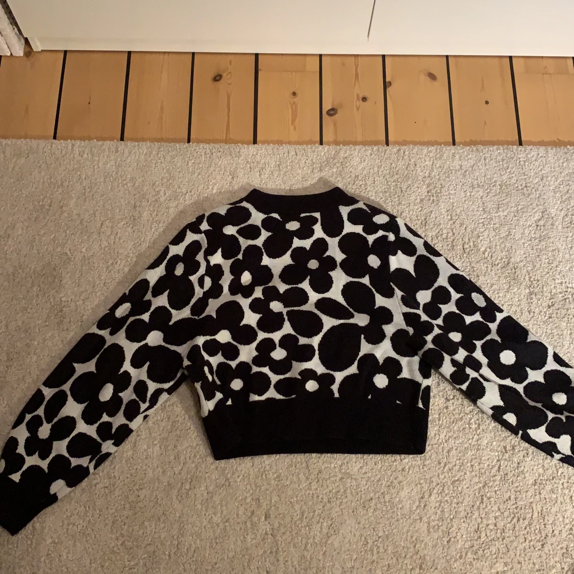 Blommig tröja  - 90