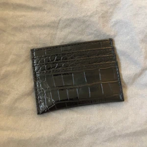 Korthållare - Helt ny! Frakt tillkommer på 13kr (fraktalternativet nedan stämmer alltså inte)